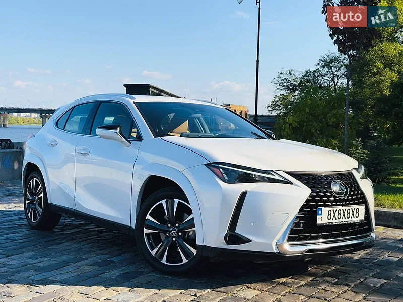 Lexus UX 2023