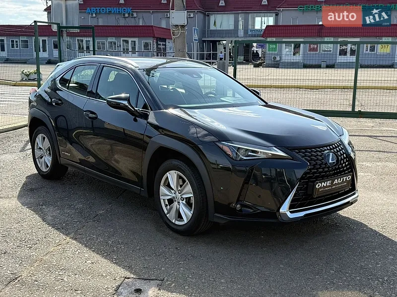 Lexus UX 2021