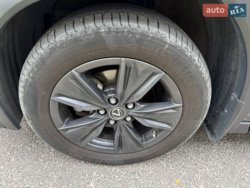 Внедорожник / Кроссовер Lexus UX 2020 в Киеве