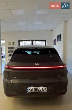 Внедорожник / Кроссовер Li Auto L6 2024 в 