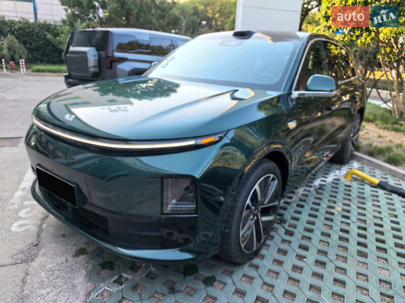 Внедорожник / Кроссовер Li Auto L6 2024 в Киеве