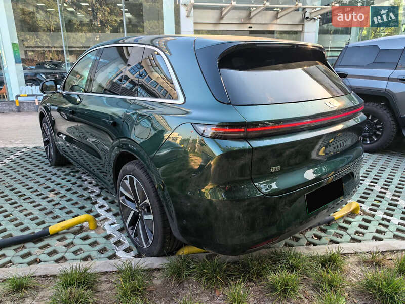 Внедорожник / Кроссовер Li Auto L6 2024 в Киеве