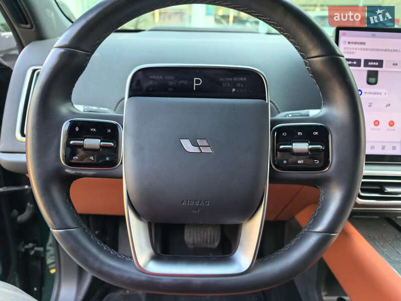 Внедорожник / Кроссовер Li Auto L6 2024 в Киеве
