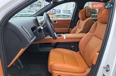 Внедорожник / Кроссовер Li Auto L6 2024 в Киеве