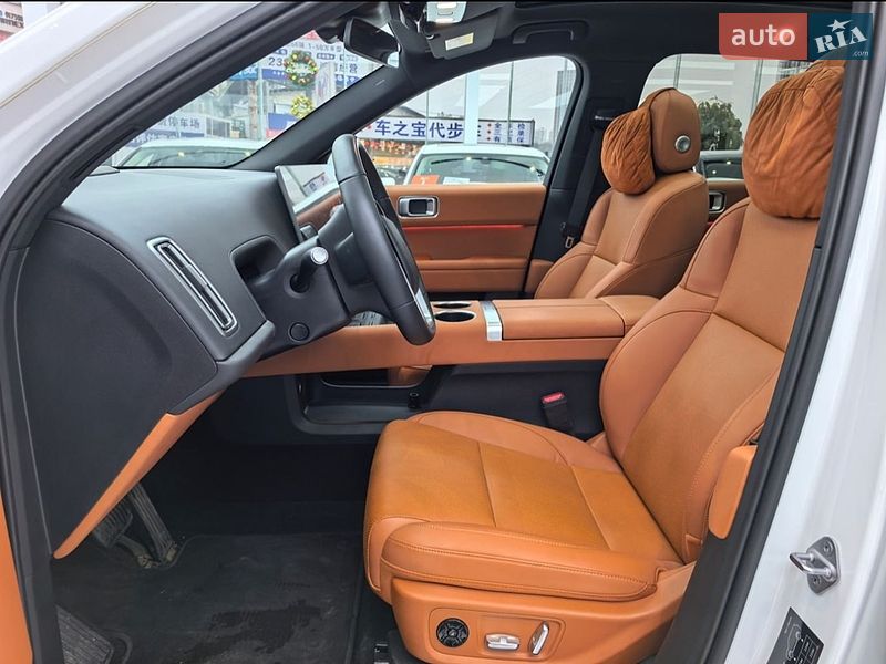 Внедорожник / Кроссовер Li Auto L6 2024 в Киеве
