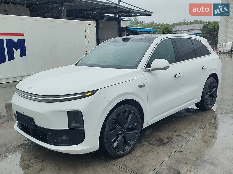 Li Auto L6 2025