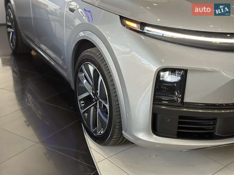Внедорожник / Кроссовер Li Auto L7 2025 в Одессе