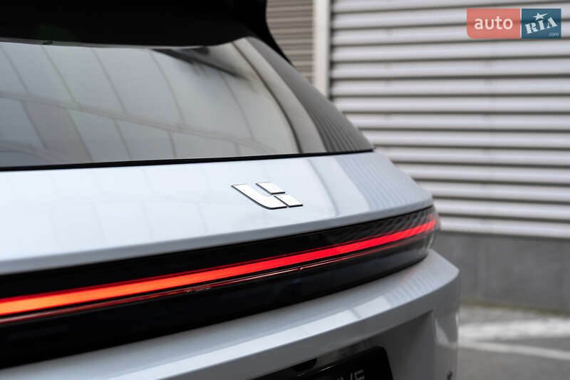 Внедорожник / Кроссовер Li Auto L7 2024 в Одессе