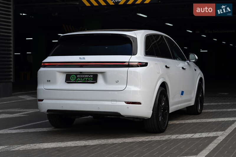 Внедорожник / Кроссовер Li Auto L7 2024 в Одессе