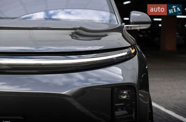 Позашляховик / Кросовер Li Auto L7 2025 в 