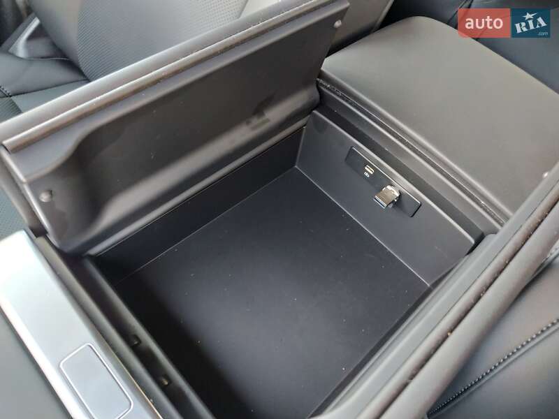 Внедорожник / Кроссовер Li Auto L7 2024 в Киеве