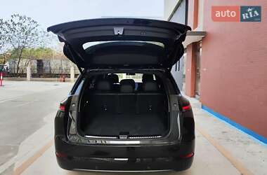 Позашляховик / Кросовер Li Auto L7 2024 в 