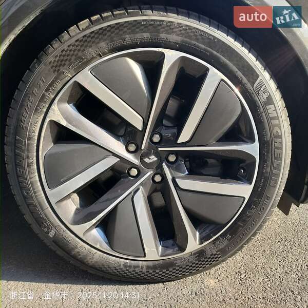 Внедорожник / Кроссовер Li Auto L7 2024 в Киеве