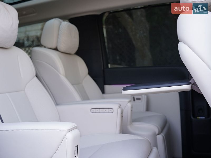 Минивэн Li Auto MEGA 2025 в Киеве