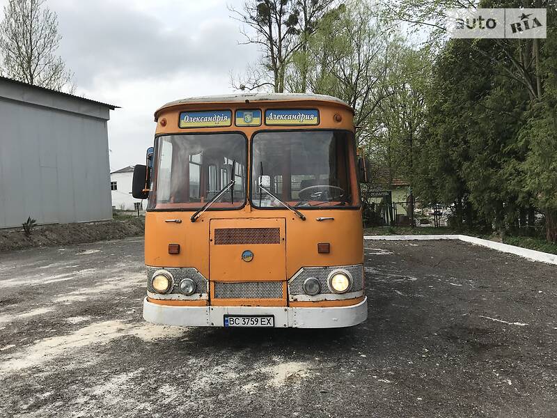 Міський автобус ЛіАЗ 677 1980 в Львові