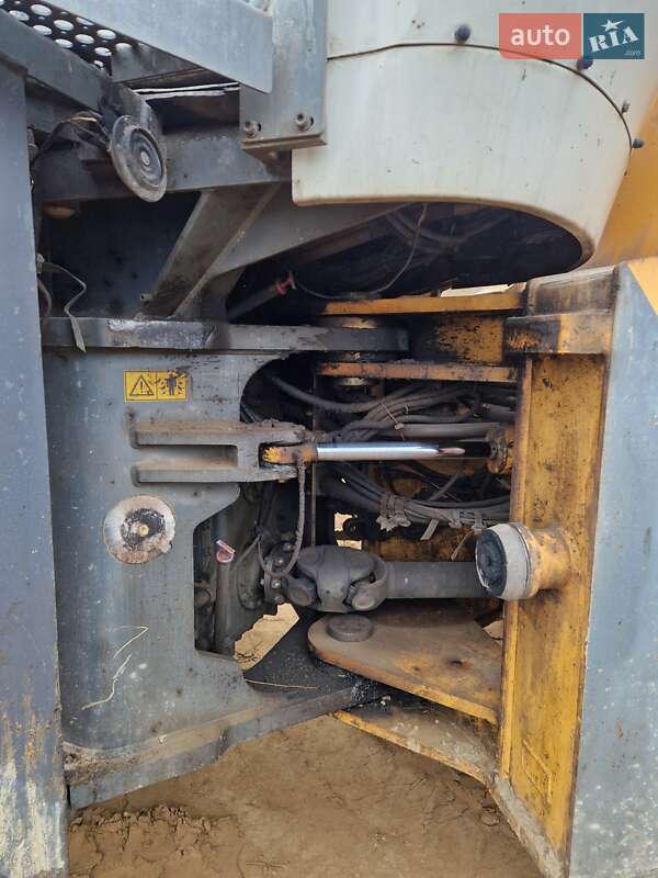 Фронтальный погрузчик Liebherr 574 2000 в Езуполе