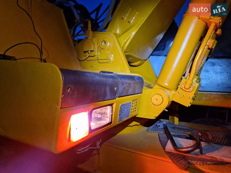 Колісний екскаватор Liebherr 902 1900 в Броварах