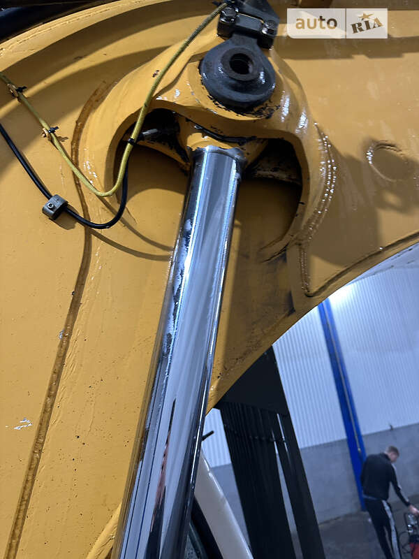 Гусеничный экскаватор Liebherr 904 2005 в Ковеле
