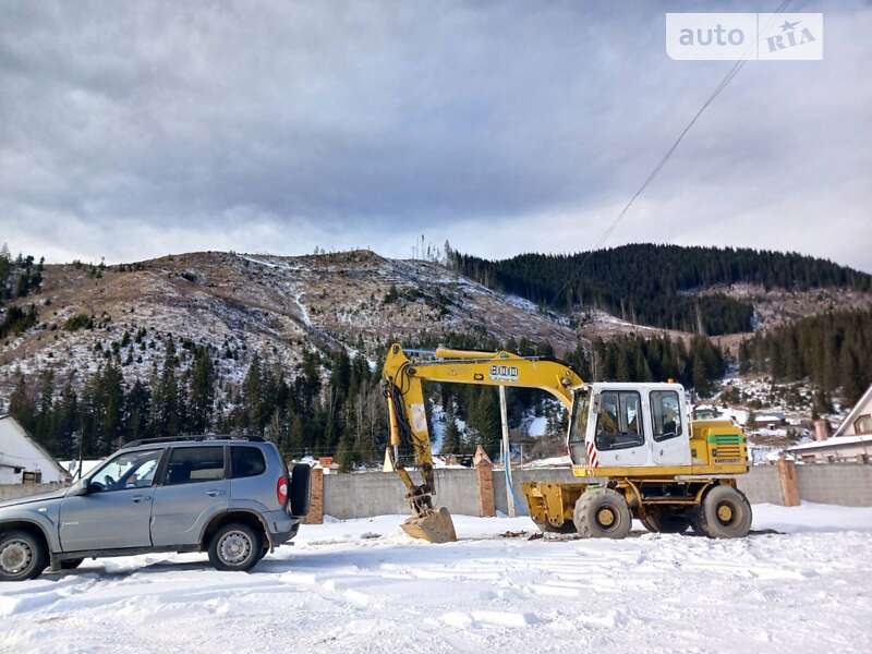 Колесный экскаватор Liebherr A 900 2005 в Путиле