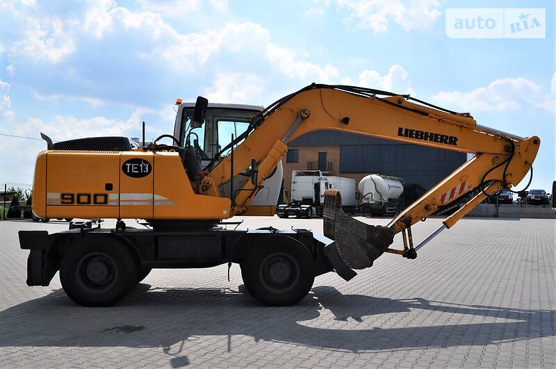 Колесный экскаватор Liebherr A 2007 в Ровно