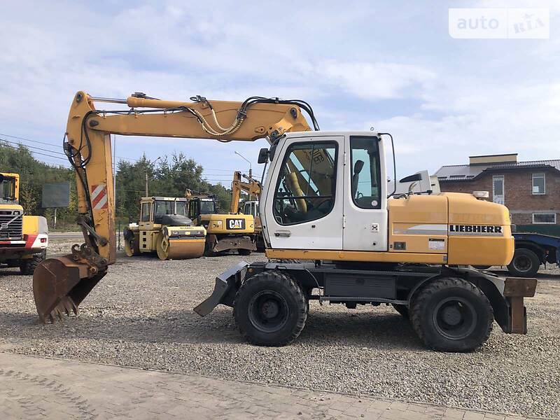 Колісний екскаватор Liebherr A 2011 в Львові