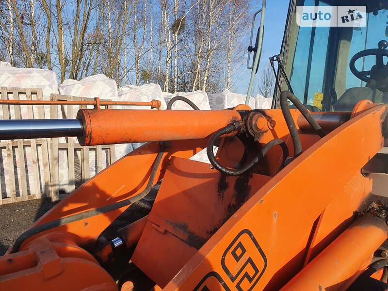 Фронтальні навантажувачі Liebherr L 509 2002 в Камені-Каширському