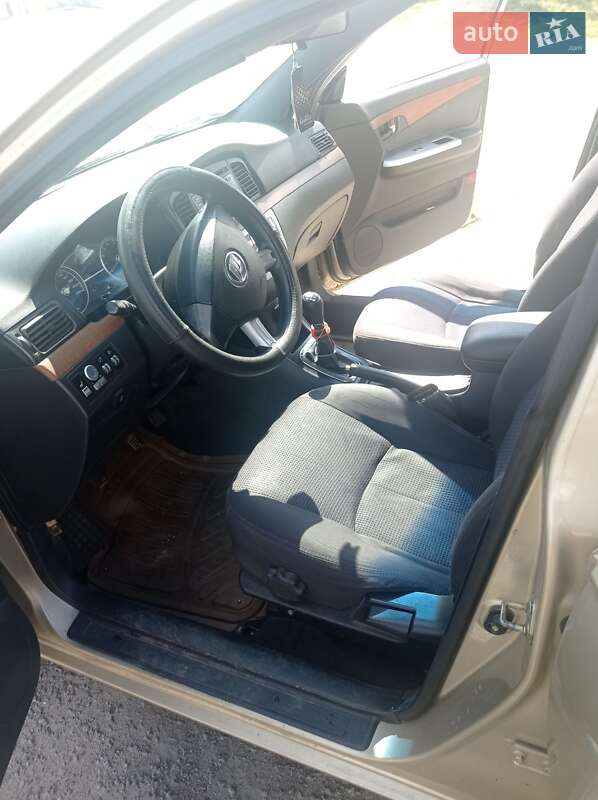 Седан Lifan 620 2011 в Тростянце