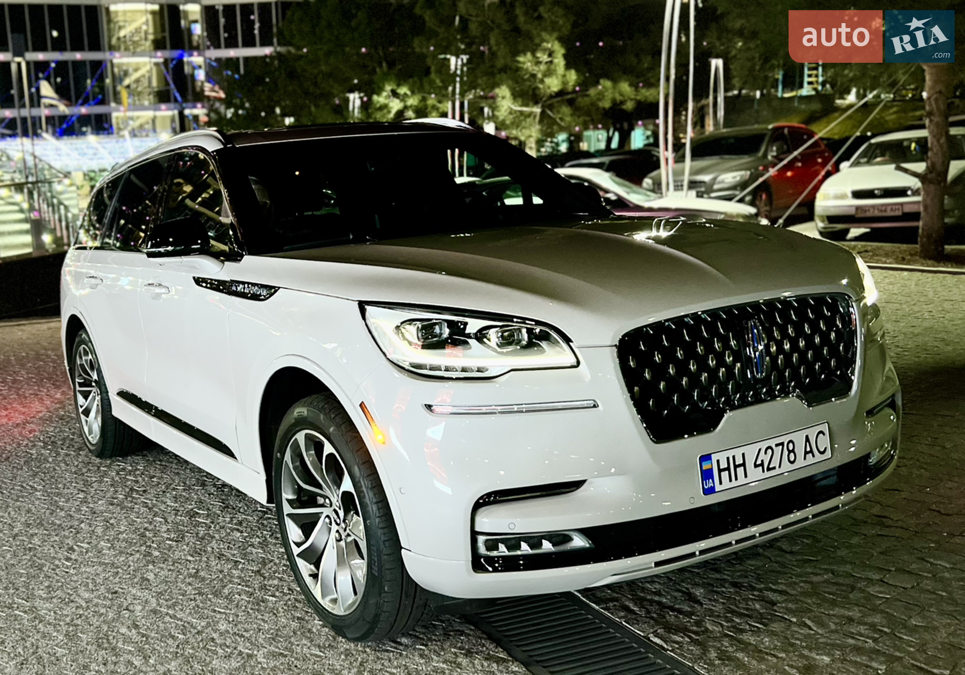 2020 Lincoln Aviator - мініатюра 3