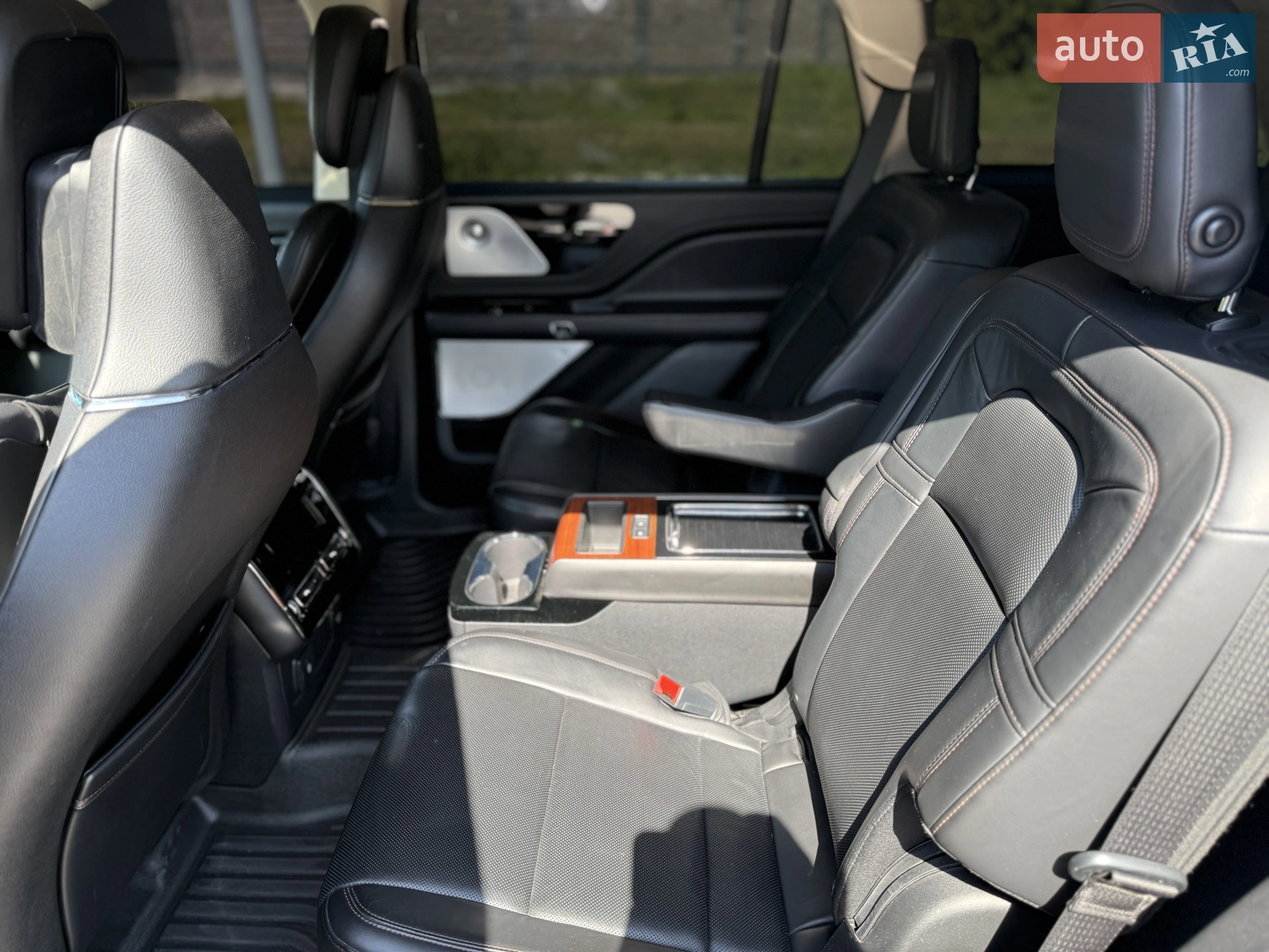 2020 Lincoln Aviator - мініатюра 16