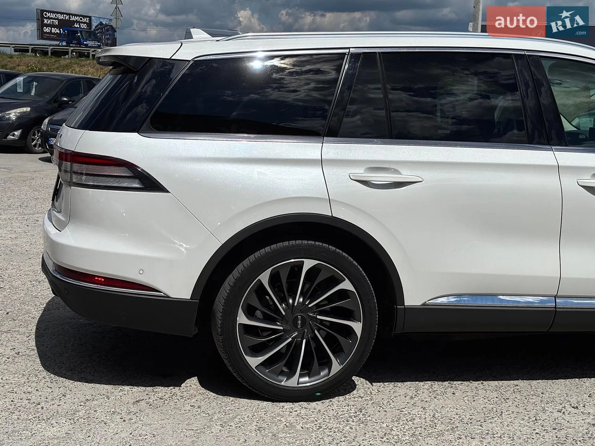 2019 Lincoln Aviator - мініатюра 14