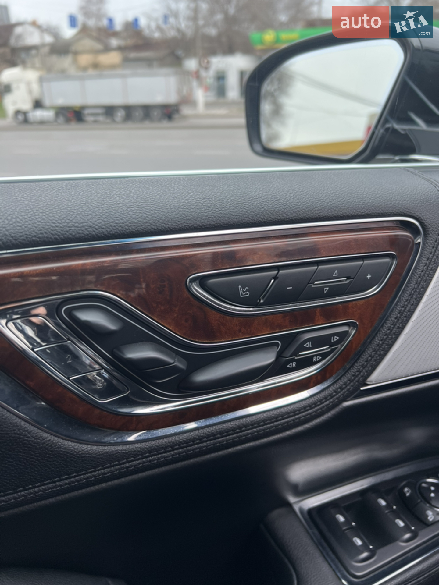 2020 Lincoln Continental - мініатюра 19