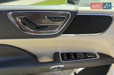 Седан Lincoln Continental 2018 в 
