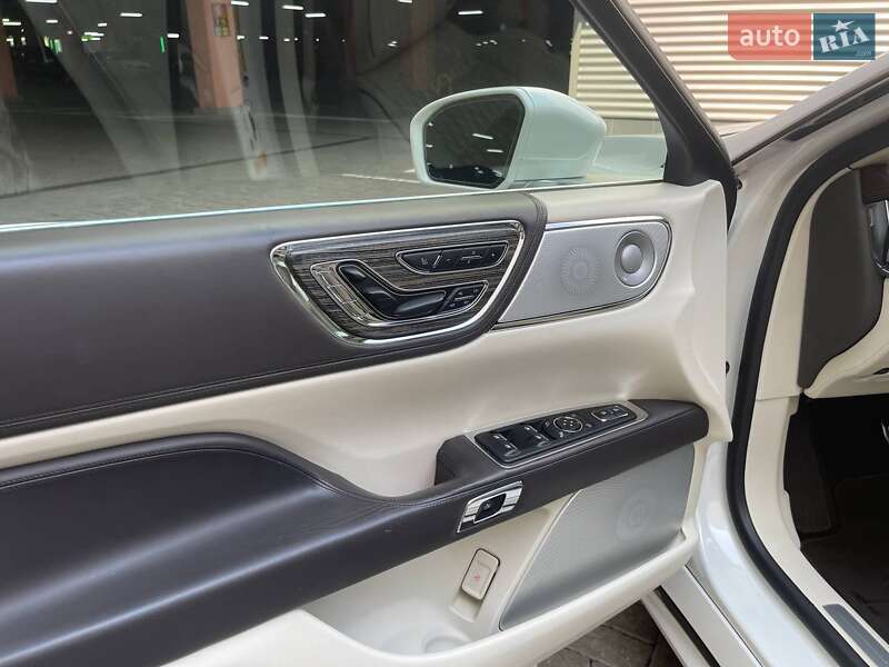 Седан Lincoln Continental 2018 в Києві