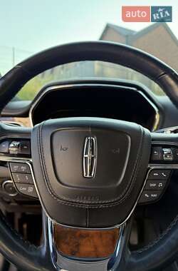 Седан Lincoln Continental 2017 в 