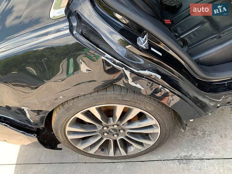 Седан Lincoln Continental 2018 в Львові