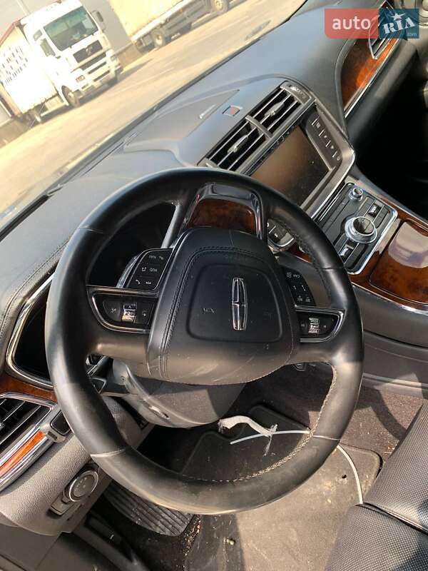 Седан Lincoln Continental 2018 в Львові