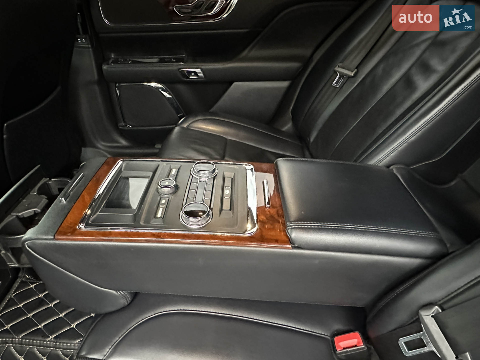 2016 Lincoln Continental - мініатюра 28