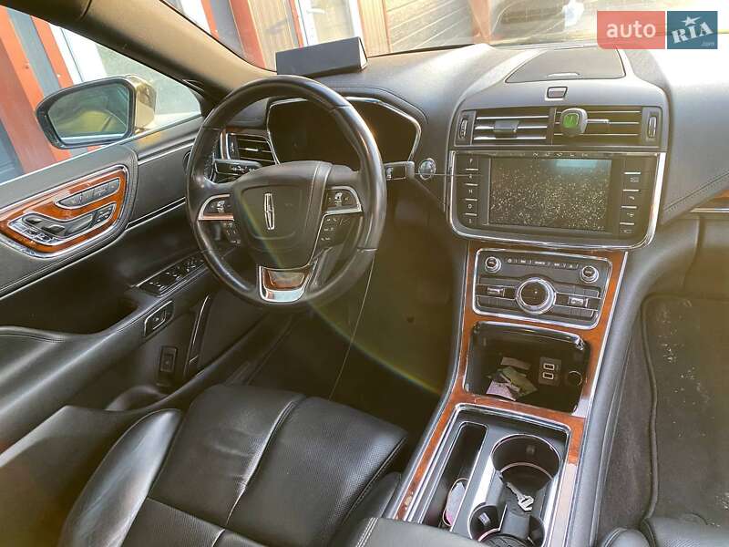 Седан Lincoln Continental 2017 в Львове