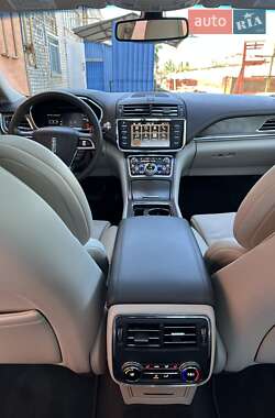 Седан Lincoln Continental 2018 в Дніпрі