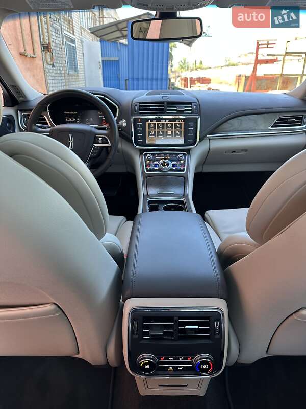 Седан Lincoln Continental 2018 в Дніпрі