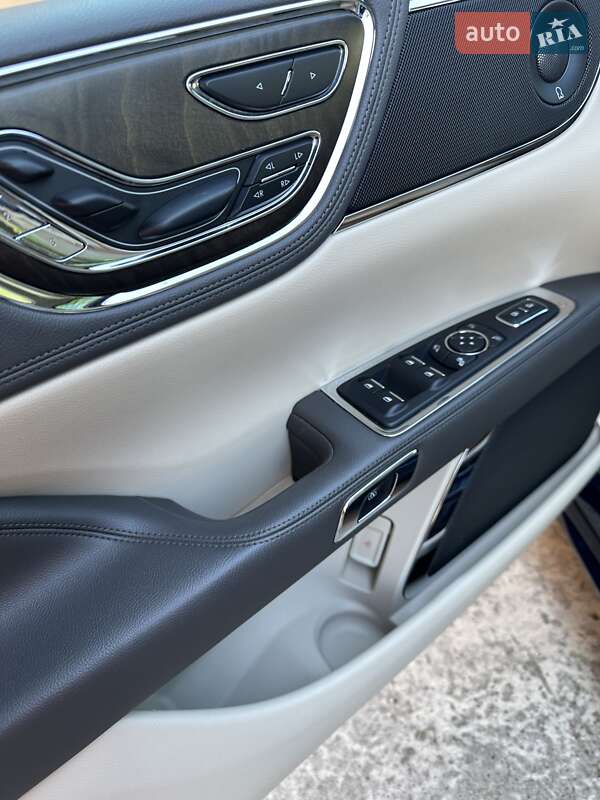 Седан Lincoln Continental 2018 в Дніпрі