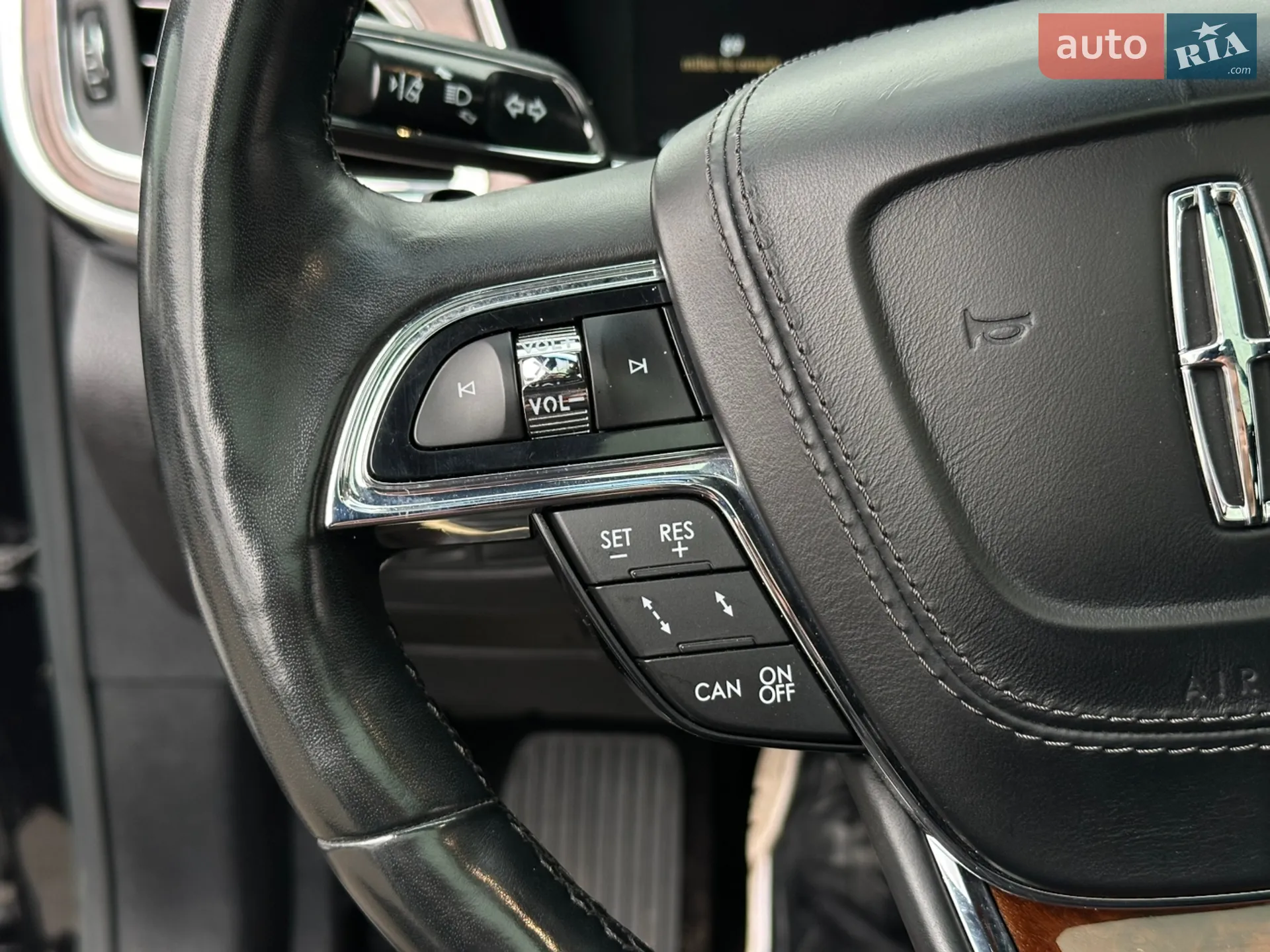 2016 Lincoln Continental - мініатюра 28