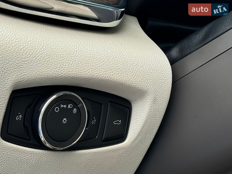 Седан Lincoln Continental 2016 в Києві