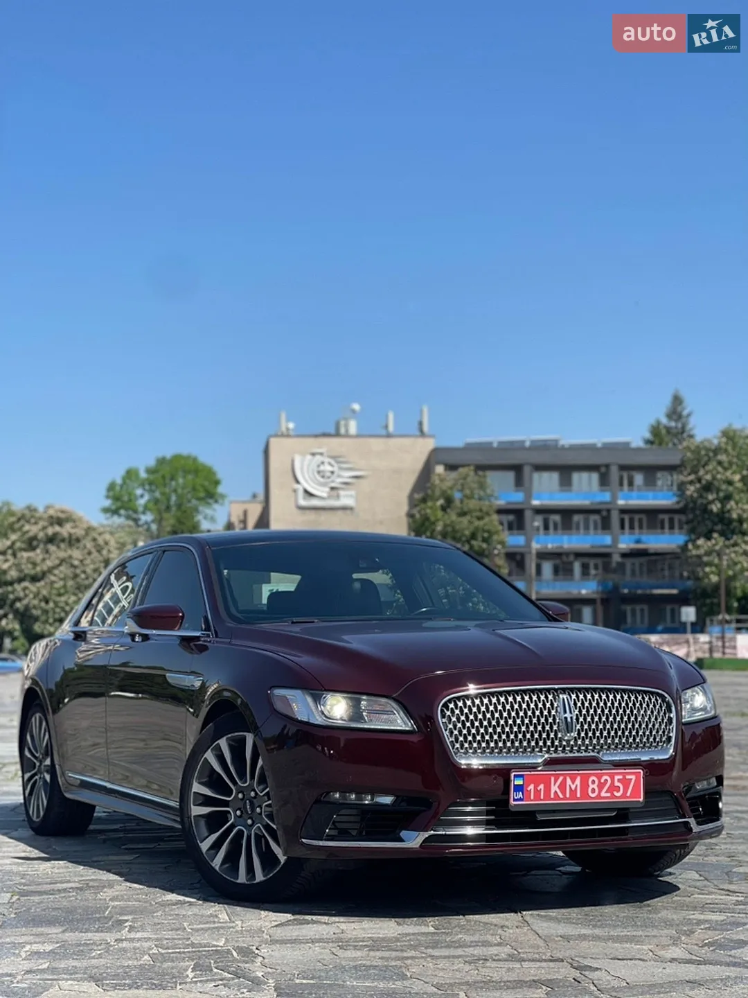 2017 Lincoln Continental - мініатюра 3