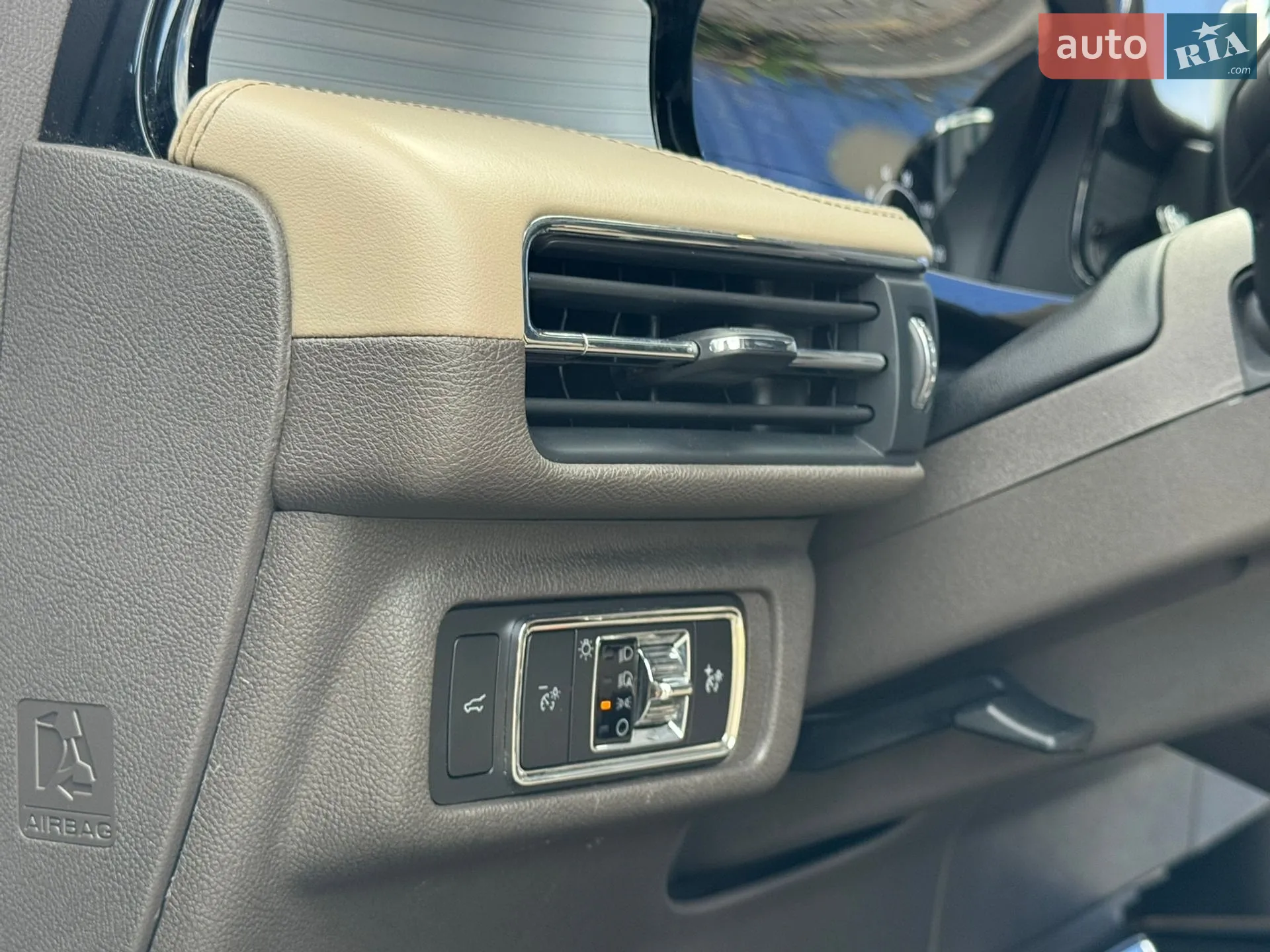 2019 Lincoln Corsair - мініатюра 18