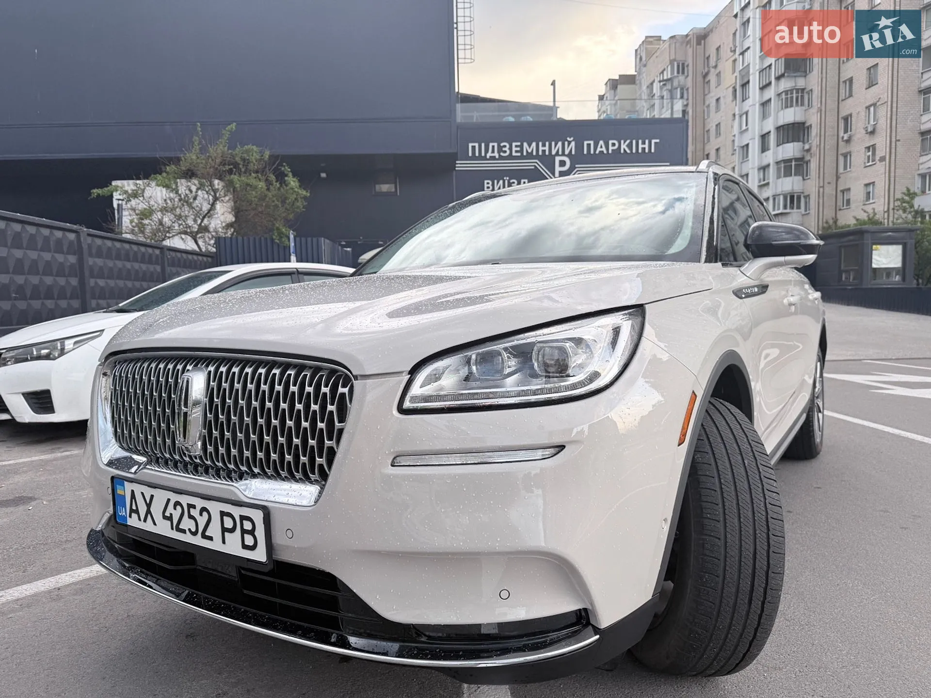 2022 Lincoln Corsair - мініатюра 3