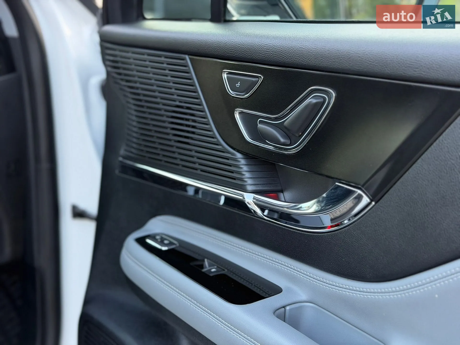 2020 Lincoln Corsair - мініатюра 27