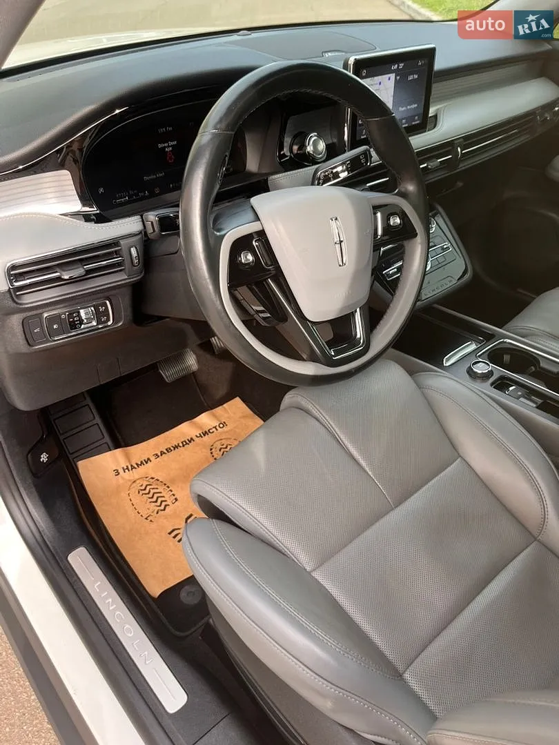 2020 Lincoln Corsair - мініатюра 12
