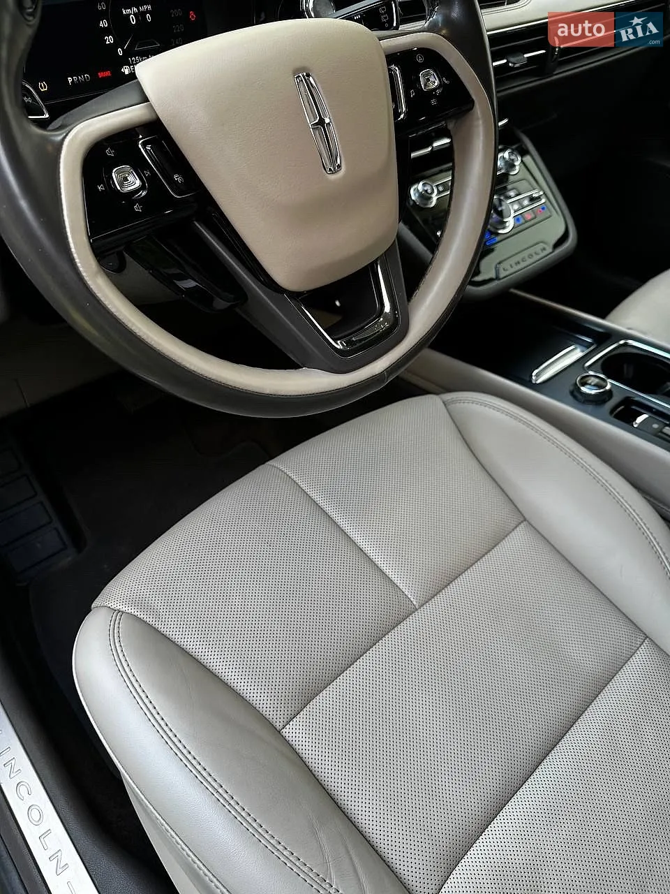2020 Lincoln Corsair - мініатюра 24