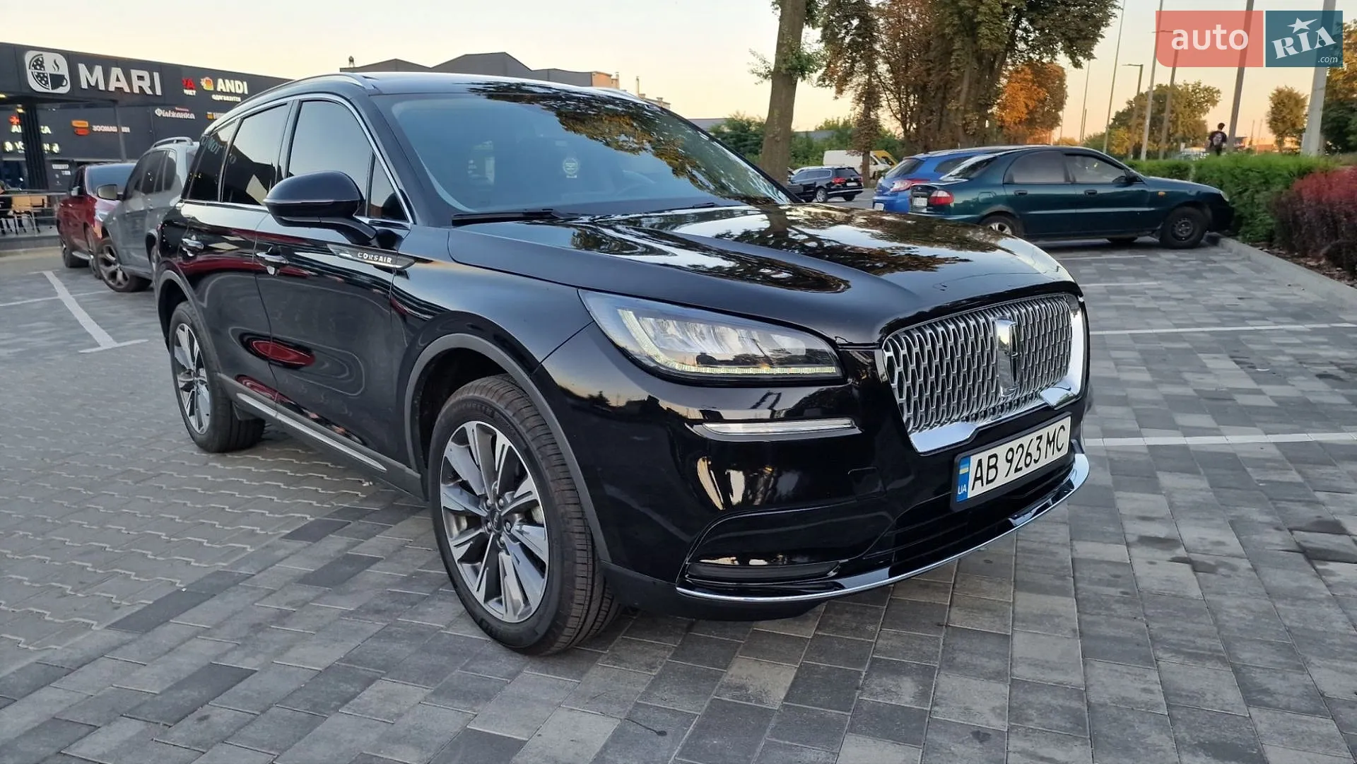 2022 Lincoln Corsair - мініатюра 2